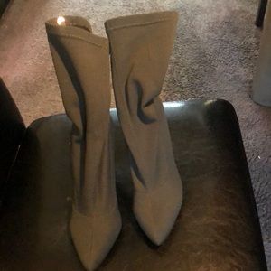 Women’s Green Stretch boots size 5
